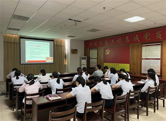 滚球体育集团有限公司
组织参加疫情常态化下建筑企业经营管理风险管控培训